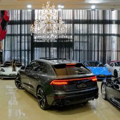 AUDI-RS Q8-2021