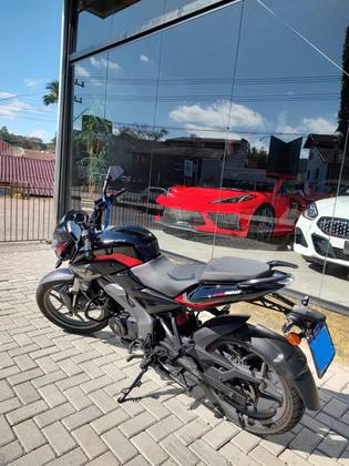 BAJAJ DOMINAR 160 