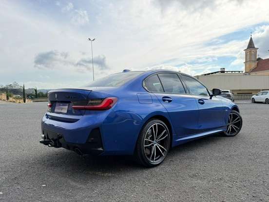BMW-330e-2022