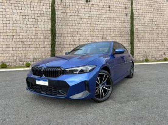 BMW-330e-2022