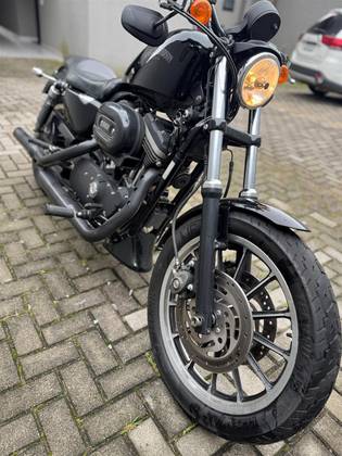 HARLEY-DAVIDSON SPORTSTER XL 883 R 