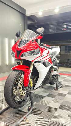 HONDA-CBR 600RR-2011