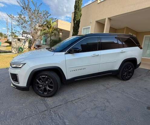 JEEP-COMMANDER-2025