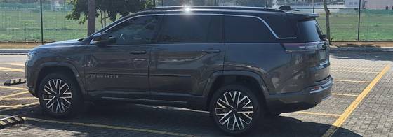 JEEP COMMANDER 2.2 TURBO DIESEL OVERLAND AT9