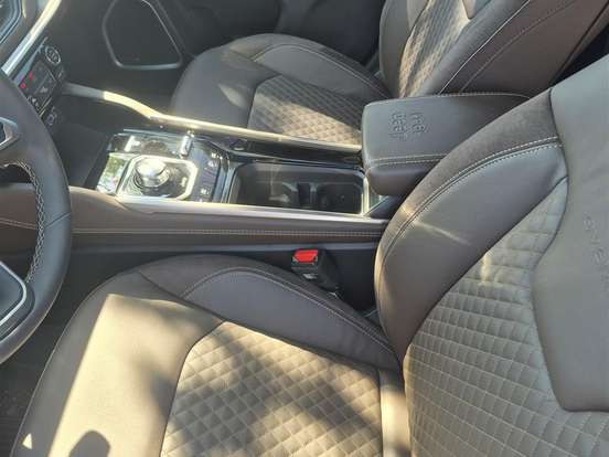 JEEP-COMMANDER-2.2 TURBO DIESEL OVERLAND AT9 JEEP-COMMANDER-2026