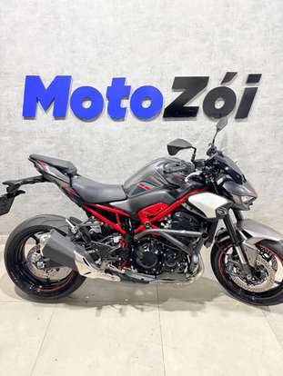KAWASAKI-Z900-2025