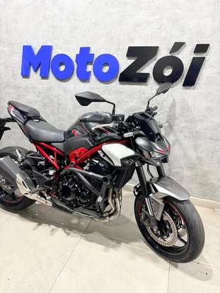 KAWASAKI-Z900-2025