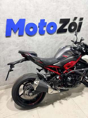 KAWASAKI-Z900-2025