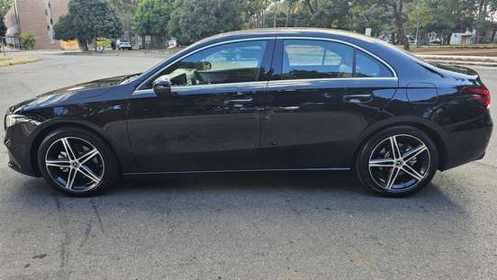 MERCEDES-BENZ-A 200-2019