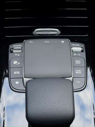 MERCEDES-BENZ-GLB 200-2021