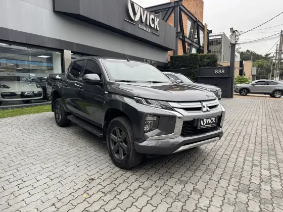 MITSUBISHI L200 TRITON 2.4 16V TURBO DIESEL SPORT GLS CD 4P 4X4 AUTOMÁTICO MITSUBISHI L200 TRITON 2.4 16V TURBO DIESEL SPORT GLS CD 4P 4X4 AUTOMÁTICO