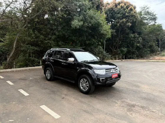 MITSUBISHI PAJERO 3.2 HPE 4X4 7 LUGARES 16V TURBO INTERCOOLER DIESEL 4P AUTOMÁTICO MITSUBISHI PAJERO 3.2 HPE 4X4 7 LUGARES 16V TURBO INTERCOOLER DIESEL 4P AUTOMÁTICO