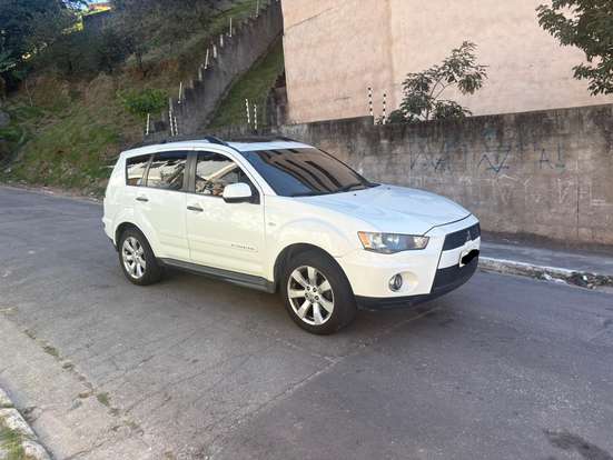 MITSUBISHI-OUTLANDER-2011