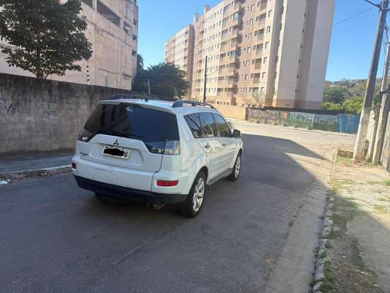 MITSUBISHI-OUTLANDER-2011