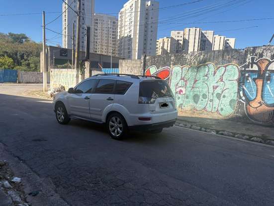 MITSUBISHI-OUTLANDER-2011