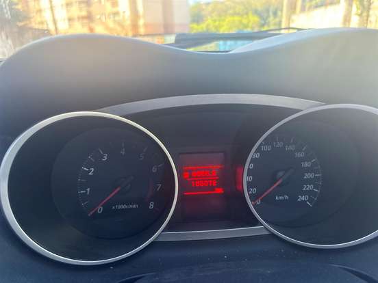MITSUBISHI-OUTLANDER-2011