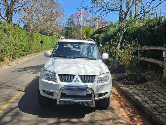 MITSUBISHI-PAJERO TR4-2.0 4X4 16V 140CV FLEX 4P AUTOMÁTICO MITSUBISHI-PAJERO TR4-2014