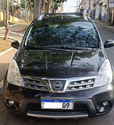 NISSAN-LIVINA-2011