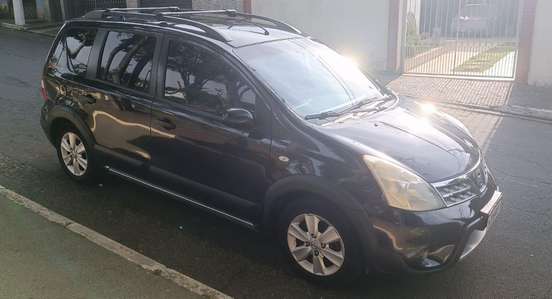 NISSAN-LIVINA-2011