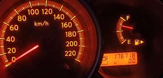 NISSAN-LIVINA-2011