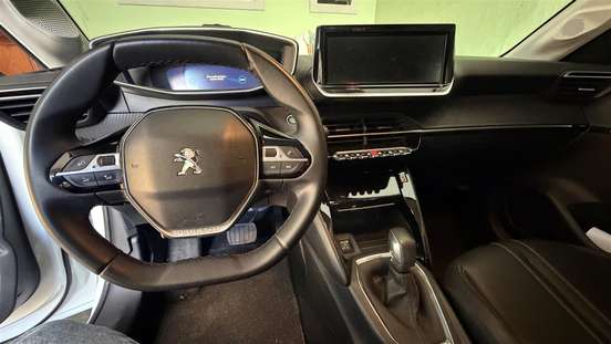 PEUGEOT-208-2022
