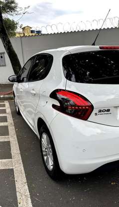 PEUGEOT-208-2016