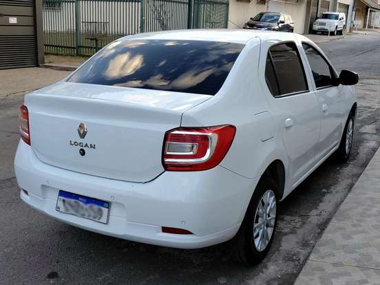 RENAULT-LOGAN-2024