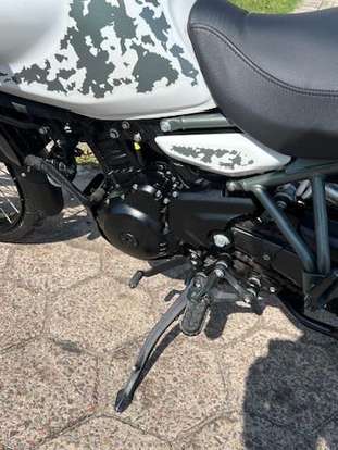 ROYAL ENFIELD-HIMALAYAN 450 KAMET WHITE-2025
