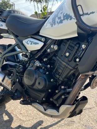 ROYAL ENFIELD-HIMALAYAN 450 KAMET WHITE-2025