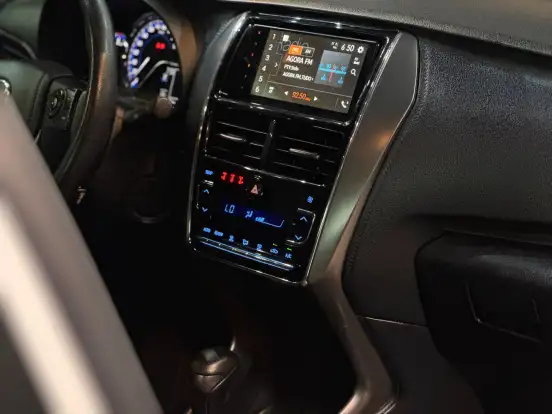 TOYOTA-YARIS-2024