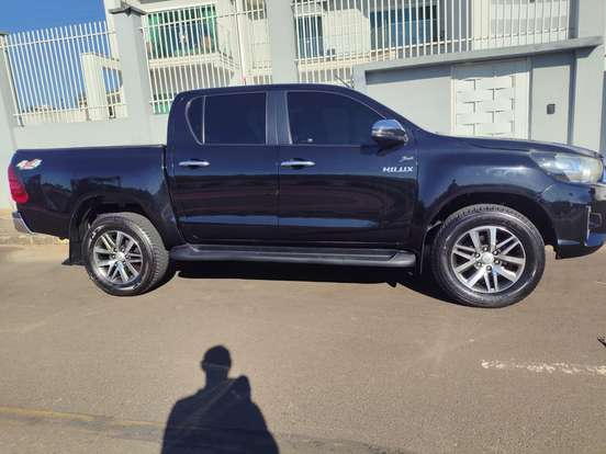 TOYOTA-HILUX-2019
