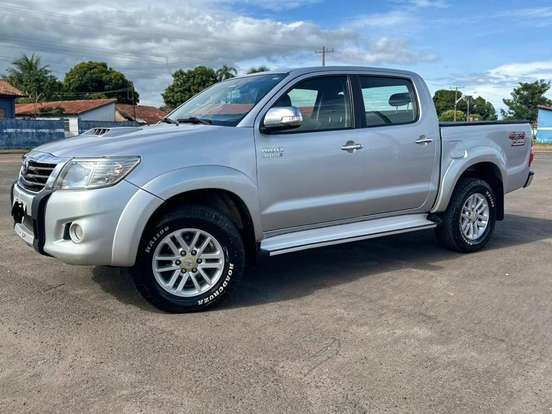 TOYOTA-HILUX-3.0 SRV TOP 4X4 CD 16V TURBO INTERCOOLER DIESEL 4P AUTOMÁTICO TOYOTA-HILUX-2013