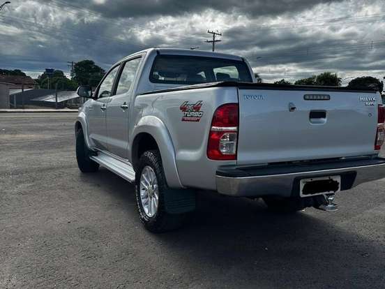 TOYOTA-HILUX-3.0 SRV TOP 4X4 CD 16V TURBO INTERCOOLER DIESEL 4P AUTOMÁTICO TOYOTA-HILUX-2013