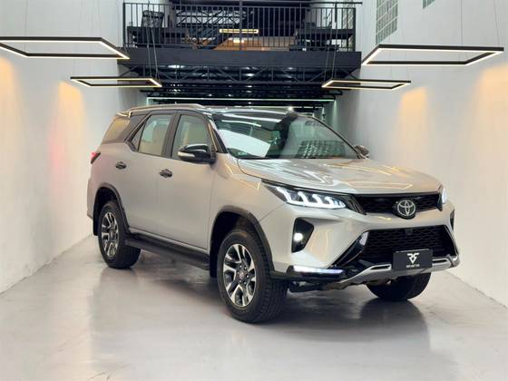 TOYOTA HILUX SW4 4.0 SRX 4X4 7 LUGARES V6 24V GASOLINA 4P AUTOMÁTICO