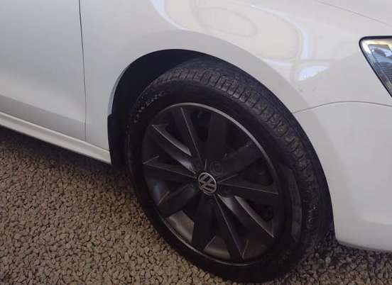 VOLKSWAGEN-JETTA-2012