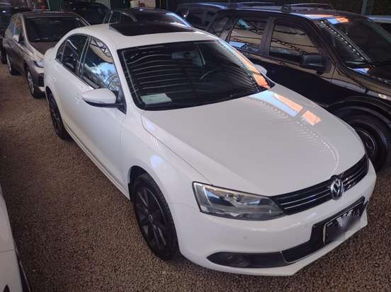 VOLKSWAGEN-JETTA-2012