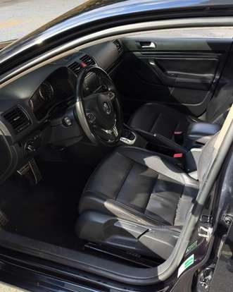 VOLKSWAGEN-JETTA-2010