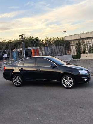 VOLKSWAGEN-JETTA-2010