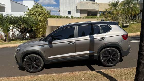 VOLKSWAGEN TAOS 1.4 250 TSI TOTAL FLEX HIGHLINE AUTOMÁTICO
