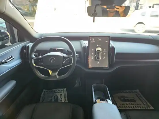 VOLVO-EX30-2024