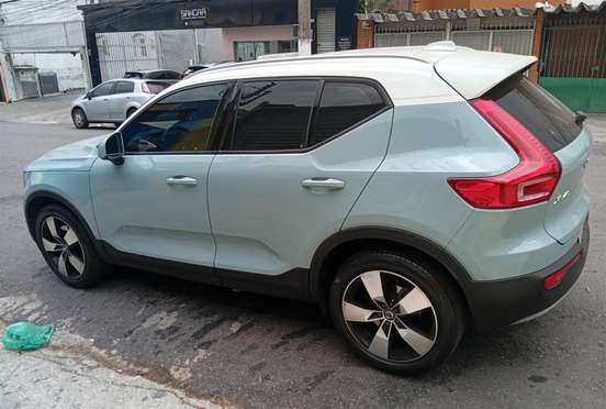 VOLVO-XC40-2018