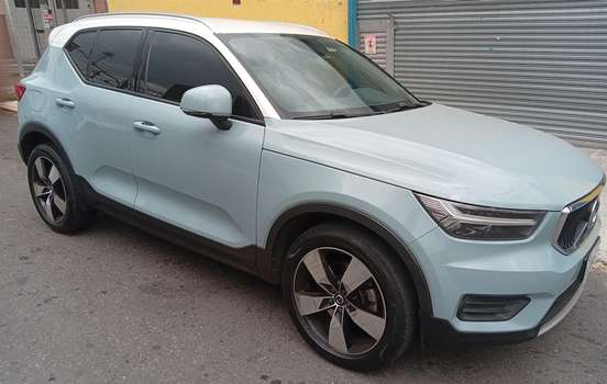 VOLVO-XC40-2018
