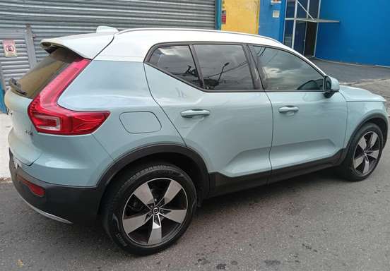 VOLVO-XC40-2018