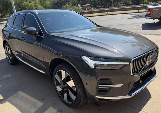 VOLVO-XC60-2023