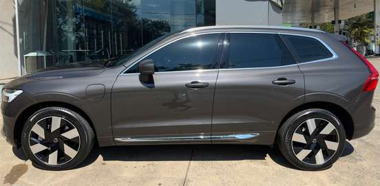 VOLVO-XC60-2023