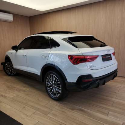 AUDI-Q3-2023