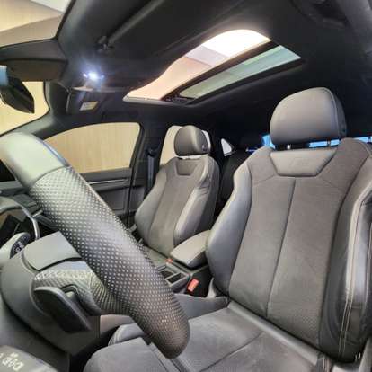 AUDI-Q3-2023