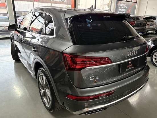 AUDI-Q5-2022
