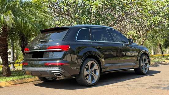 AUDI-Q7-2025