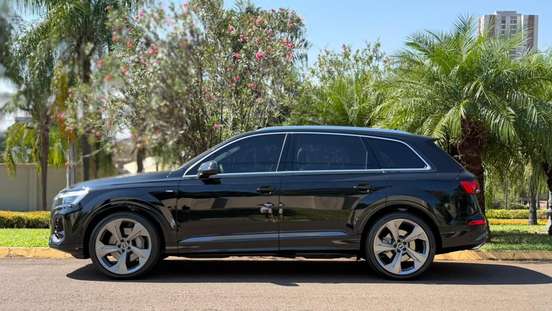 AUDI-Q7-2025
